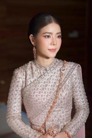 ชุดไทยเจ้าสาว ชุดไทยจักรพรรดิ์ เช่าที่แบมบี้ เวดดิ้ง ห้วยขวาง